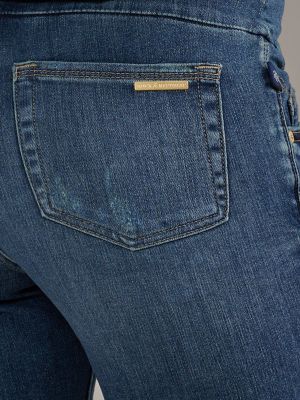 Women's Fever Bermuda Short in Whats Happening alternative view 5