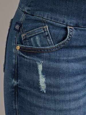 Women's Fever Bermuda Short in Whats Happening alternative view 6