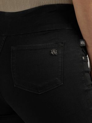 Women's Fever Bermuda Short in DNA alternative view 6