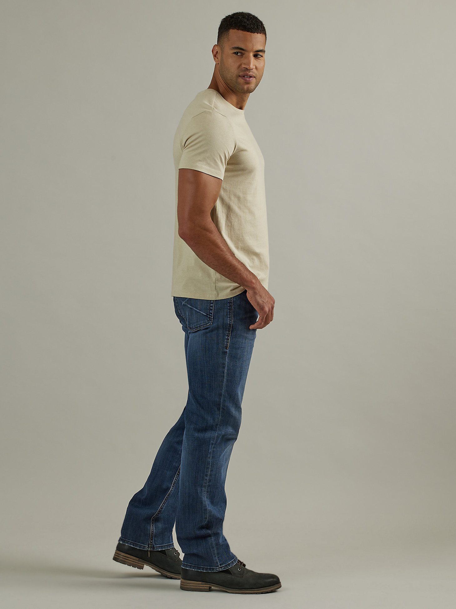 Men's Grady Relaxed Fit Straight Jean in Fade Out alternative view 2