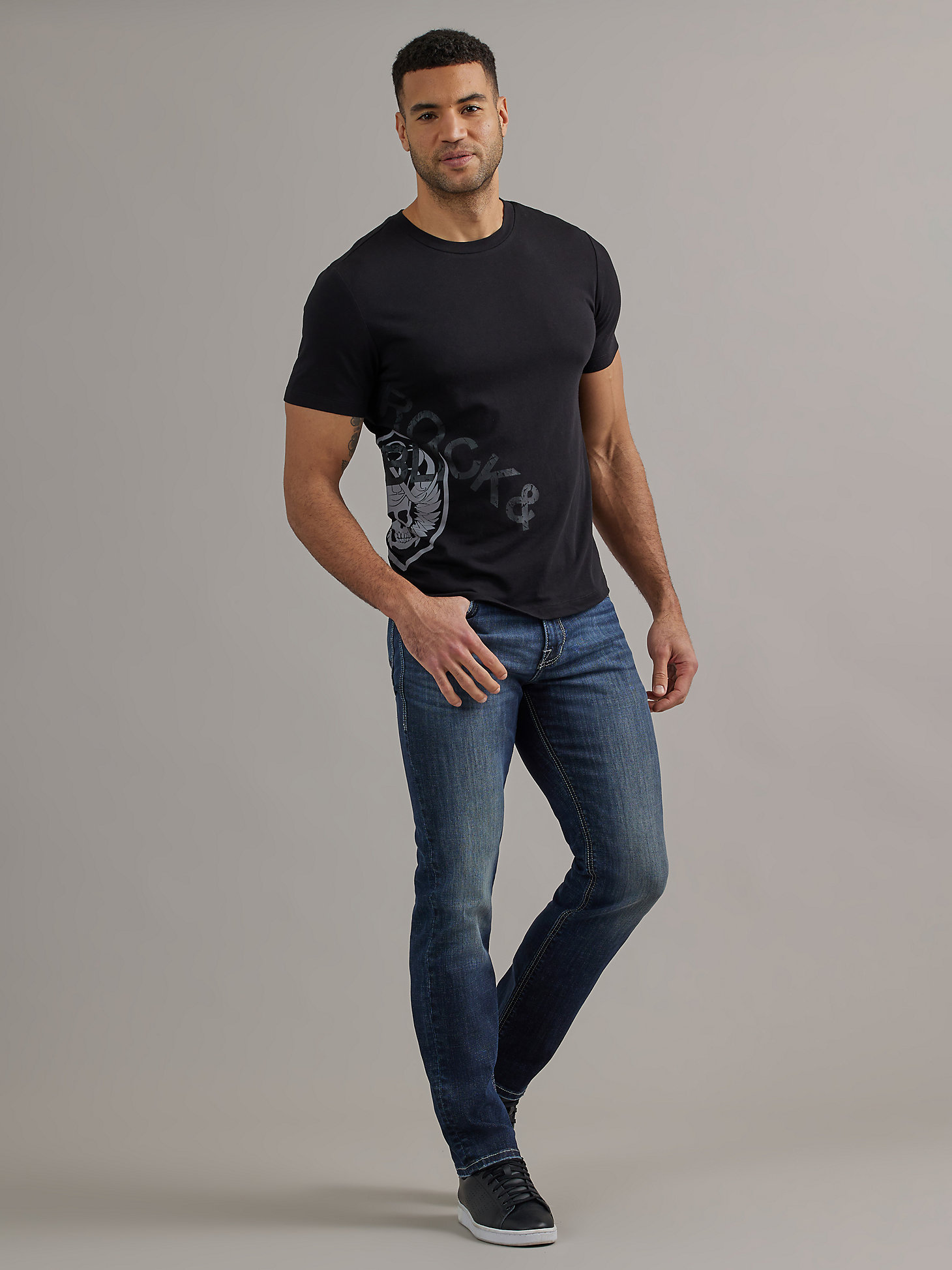Short Sleeve Side Skull Graphic Tee in Black main view